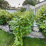 Center Garden Kemping