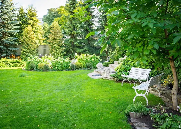 אתר קמפינג Center Garden *