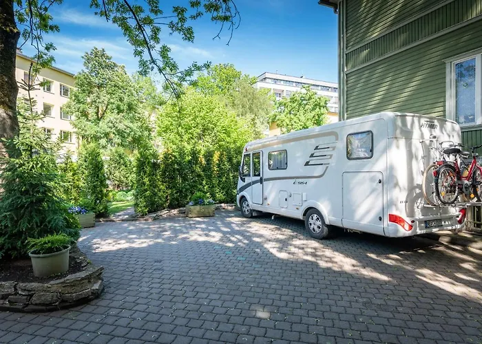 אתר קמפינג Center Garden *