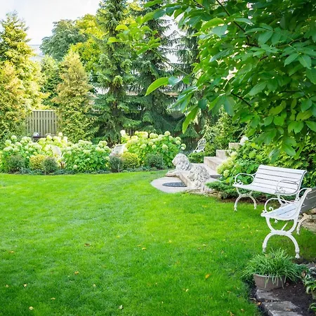 אתר קמפינג Center Garden *