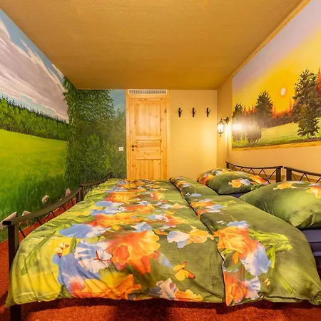 אתר קמפינג Center Garden *